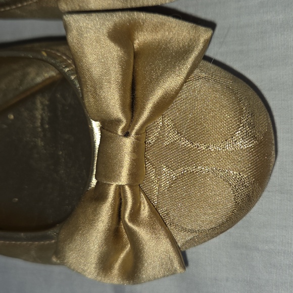 COACH Gold Flats With Bow Size 7.5 7 1/2 - Picture 6 of 15